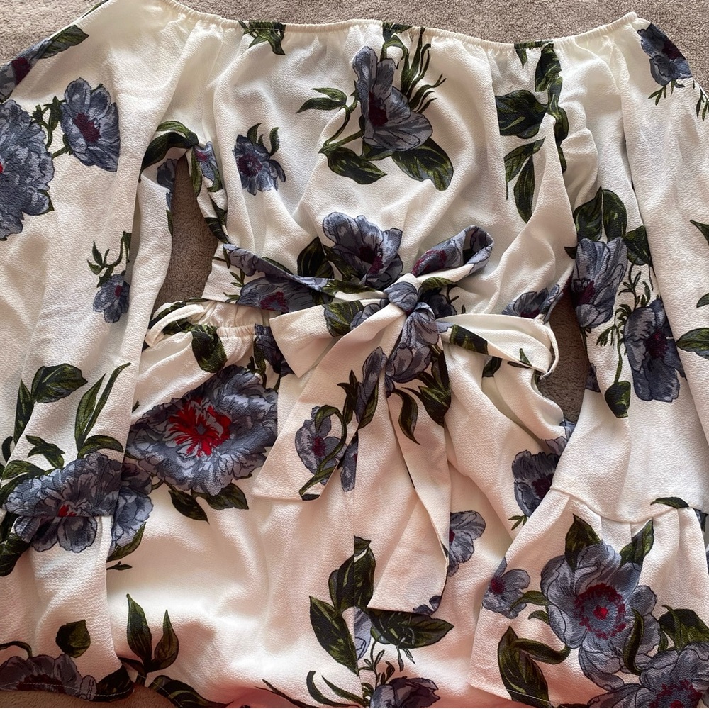 Floral Fashion Nova Romper Size Small